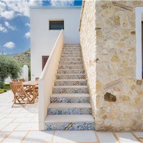 4 bedroom villa with infinity pool, Alcamo, sleeps 6-8